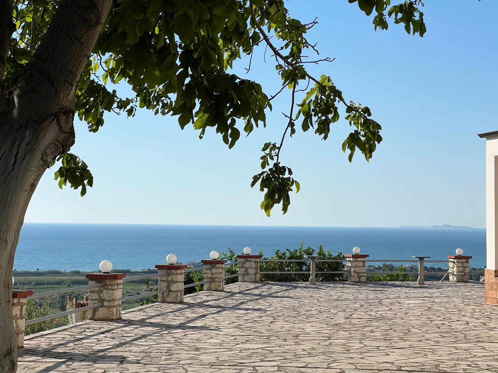 Kings Castle Sea View Studio- 1 Bedroom- 2 Bedroom Appartamento Orikum